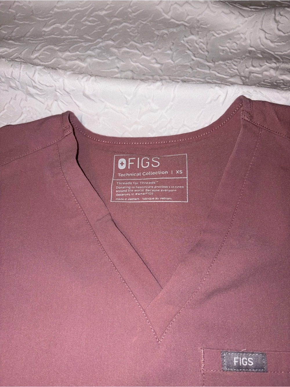 FIGS Women's V-Neck Scrub Top in Mauve Rose